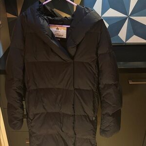 Babaton Black Duvet Puffer Jacket